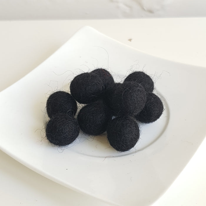 100% Wool Felt Balls 1cm (3/8") - Black